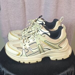 Zara Cream and Black Women's Sneakers Size 7